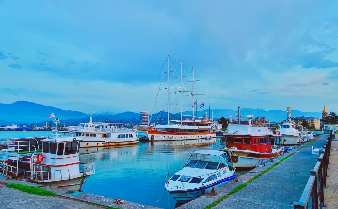 Royal Hotel Batumi Exterior foto